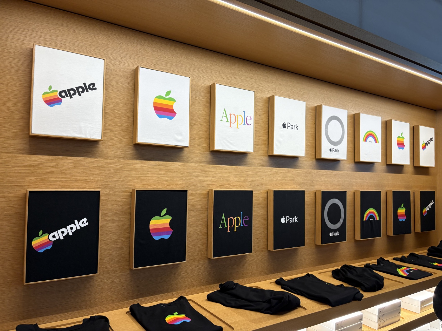Muro de logos de Apple
